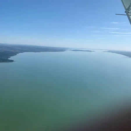 Nyaraló Tópart C *